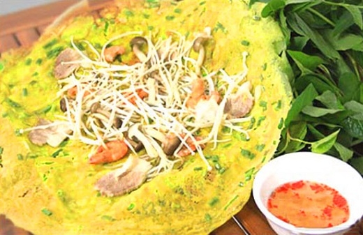 
	
	Bánh xèo - món ăn vặt phổ biến của người miền trung và miền nam Việt Nam.